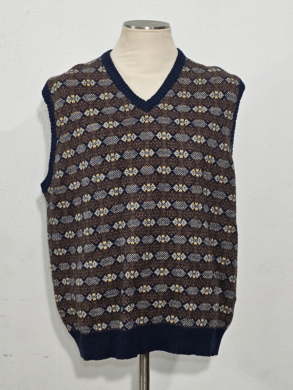 Lands' End Men's V-Neck Sweater Vest in Navy, Brown and Cream - Picture 1 of 7